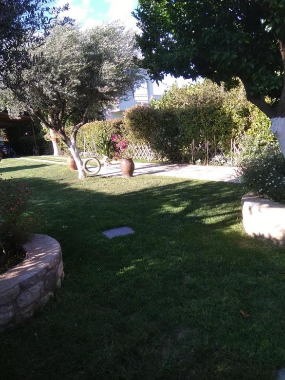 Εξοχική Κατοικία Με Κήπο Στην Άβυθο, Αιγίου Rodhodháfni Exteriör bild